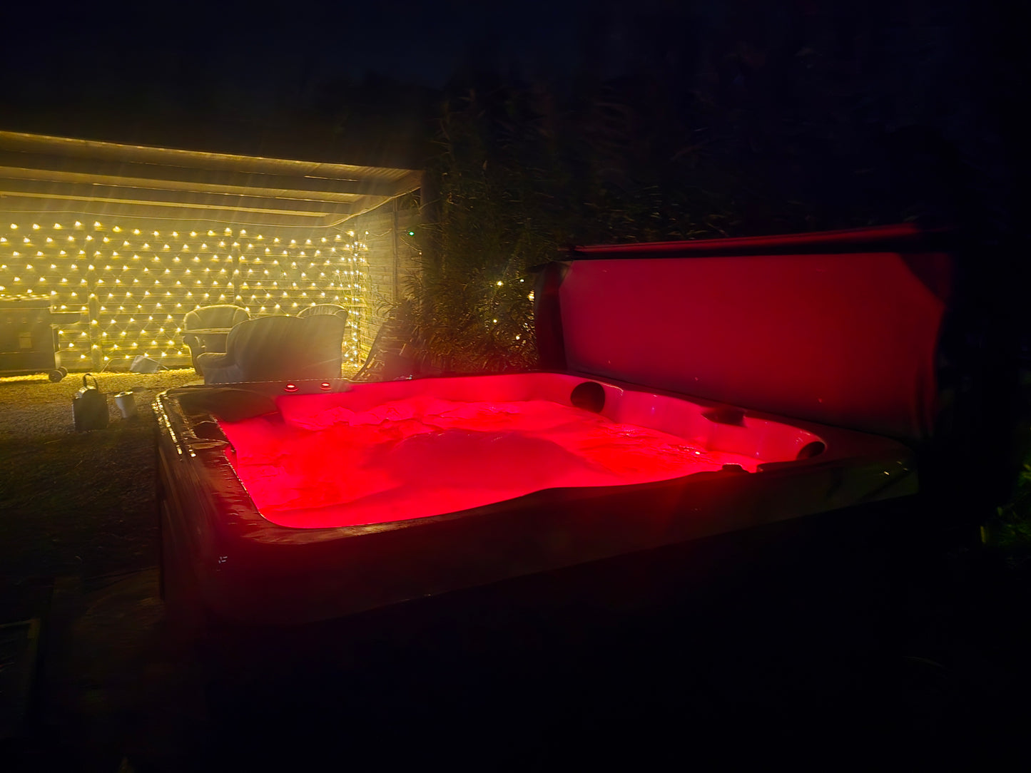 4 person HOT TUB SPA, only 2kw power draw(normal plug) delivery and installation included